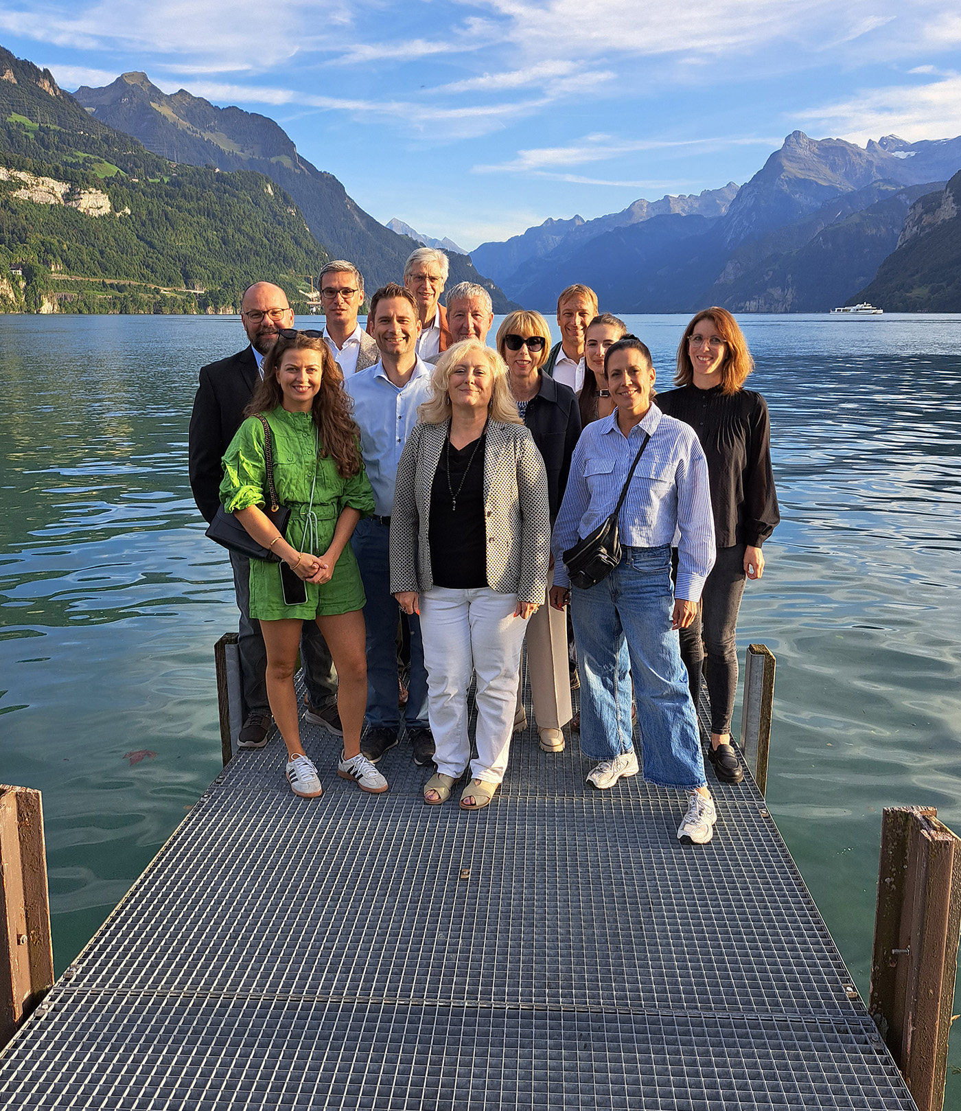 Blicken nach vorne: Vorstandsmitglieder und das Team der Geschäftsstelle an der Schifflände in Brunnen. (Foto: Dorothe Pfaff)